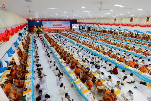 ภาพ No.233566:วันจันทร์ที่ 7 กรกฎาคม พ.ศ. 2568 จังหวัดบุรีรัมย์รวมใจ สัมมนาคณะสงฆ์ เพื่อฟื้นฟูพระพุทธศาสนา  โครงการทอดกฐินสามัคคีทั่วไทย 30,000 วัด ประจำปีพุทธศักราช 2568 และพิธีถวายมหาสังฆทาน 300 กว่าวัด โดยคณะศิษยานุศิษย์ บูชาธรรม 81 ปี หลวงพ่อธัมมชโย  ณ วัดกลาง พระ