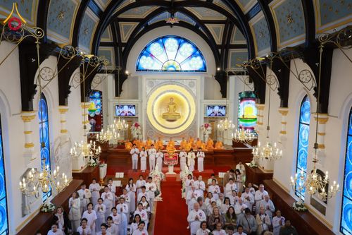 พิธีกฐินปุญญรังสีเศรษฐี ณ วัดพระธรรมกายนิวคาสเซิล สหราชอาณาจักร วันอาทิตย์ที่ 27 ตุลาคม พ.ศ. 2567