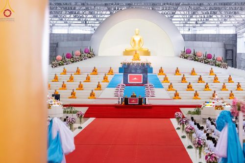 ภาพ No.159198:พิธีบูชาข้าวพระ ในวันอาทิตย์ต้นเดือน วันที่ 6 ตุลาคม พ.ศ. 2567 ณ สภาธรรมกายสากล วัดพระธรรมกาย