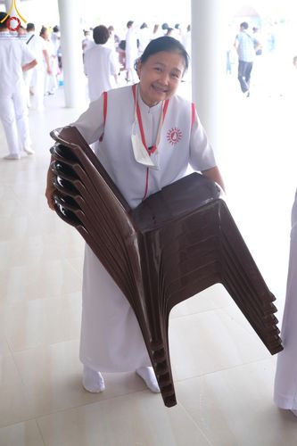 ภาพ No.130043:V.34 เพื่อธรรมเพื่อบางกล่ำ การรับบุญของเจ้าหน้าที่หน่วยงานต่างๆ  เพื่องานธรรมยาตราอัญเชิญพระบรมสารีริกธาตุ ประดิษฐาน ณ มหารัตนเจดีย์สิริปทุมสวรรค์ (เจดีย์อริยพุทธะ 5 พระองค์) ณ ศูนย์ปฏิบัติธรรมภาคใต้ อ.บางกล่ำ จ.สงขลา ระหว่างวันที่ 9-10 มีนาคม พ.ศ. 2567