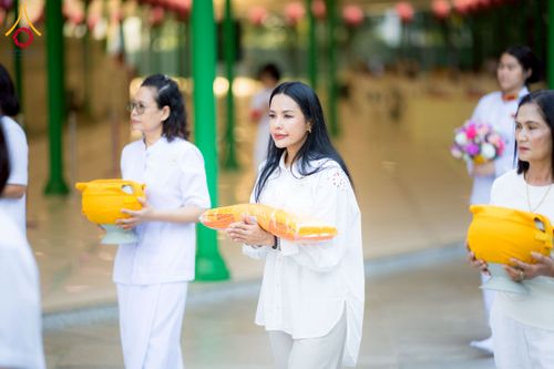 ภาพ No.244574:วันเสาร์ที่ 6 กันยายน พ.ศ. 2568 พิธีเวียนประทักษิณ และวันทาสีมาของนาคธรรมทายาท โครงการอุปสมบทหมู่บูชาธรรมครบรอบ 108 ปี วันครูผู้ค้นพบวิชชาธรรมกาย ณ โบสถ์พระไตรปิฎก วัดพระธรรมกาย