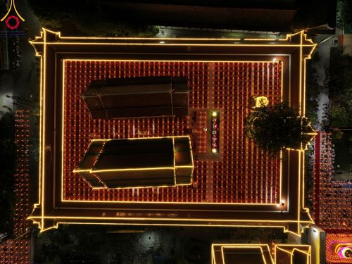 ภาพ No.112210:พิธีจุดประทีปถวายเป็นพุทธบูชา และบูชาธรรมมหาปูชนียาจารย์ พระมงคลเทพมุนี(สด จนฺทสโร) ในโครงการธรรมยาตรา กตัญญูบูชา มหาปูชนียาจารย์ พระมงคลเทพมุนี(สด จนฺทสโร) พระผู้ปราบมาร อนุสรณ์สถาน 7 แห่ง ปีที่ 12 วันที่ 14 มกราคม พ.ศ. 2567 ณ วัดสองพี่น้อง อ.สองพี่น้อง