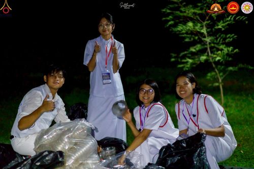 ภาพ No.224780:วันที่ 11 -12 พฤษภาคม พ.ศ. 2568 คณะพระอาจารย์ เจ้าหน้าที่ อาสาสมัคร นักศึกษา ทั้งชาวอินโดนีเซีย และชาวไทย ร่วมแรงร่วมใจ เตรียมงาน เก็บงาน ในวันวิสาขบูชา ณ พระมหาเจดีย์บรมพุทโธ ประเทศอินโดนีเซีย