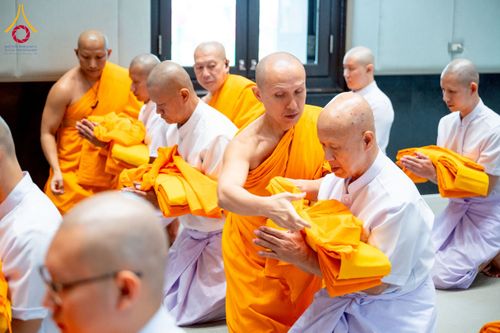 ภาพ No.256228:วันที่ 4 ตุลาคม พ.ศ. 2568 พิธีบรรพชาอุปสมบท  โครงการอุปสมบทหมู่บูชาธรรม 141 ปี  พระมงคลเทพมุนี (สด จนฺทสโร) ณ โบสถ์พระไตรปิฏก วัดพระธรรมกาย จ.ปทุมธานี