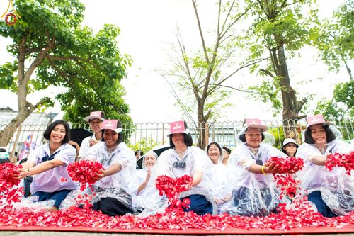 ภาพ No.128236:พิธีอัญเชิญพระบรมสารีริกธาตุ " ใจกลางเมืองนครหาดใหญ่ " เพื่อประดิษฐาน ณ มหารัตนเจดีย์สิริปทุมสวรรค์ (เจดีย์อริยพุทธะ 5 พระองค์) ศูนย์ปฏิบัติธรรมภาคใต้ อ.บางกล่ำ จ.สงขลา  วันที่ 9 มีนาคม พ.ศ.2567 (ชุดที่ 1)