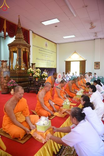 ภาพ No.135609:พิธีขอขมามอบผ้าไตร, พิธีบรรพชาสามเณร ในโครงการบรรพชาสามเณร ฟื้นฟูพระพุทธศาสนาทั่วไทย ณ วัดพระพุทธบาท ราชวรมหาวิหาร อ.พระพุทธบาท จ.สระบุรี วันที่ 6 เมษายน พ.ศ. 2567