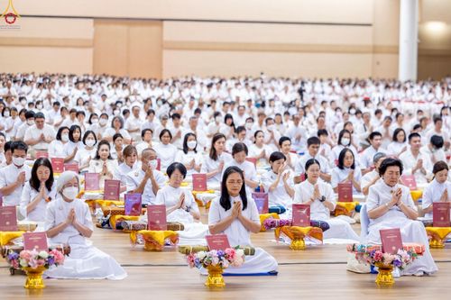 ภาพ No.228358:วันอาทิตย์ที่ 8 มิถุนายน พ.ศ. 2568 พิธีถวายทุนสนับสนุนพระไตรปิฎกฉบับธรรมชัย และอนุรักษ์คัมภีร์โบราณ ณ ห้องแก้วสารพัดนึก 2 วัดพระธรรมกาย