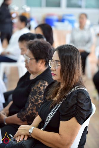 ภาพ No.267599:วันที่ 7 พฤศจิกายน พ.ศ. 2568 พสกนิกรอำเภอคลองหลวง รวมใจบำเพ็ญกุศลปัณรสมวาร (15 วัน) อุทิศถวายเป็นพระราชกุศลแด่ “สมเด็จพระพันปีหลวง” ณ วัดพระธรรมกาย