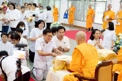 ภาพ No.276727:วันเสาร์ที่ 6 ธันวาคม พ.ศ. 2568 พิธีมุทิตาสักการะ เนื่องในโอกาสที่พระเดชพระคุณพระพรหมดิลก เจ้าอาวาสวัดสามพระยา วรวิหาร เมตตาเป็นประธานในพิธีตั้งฐานานุกรมใน พระราชวิเทศวชิรเวที (บัณฑิต วรปญฺโญ) ผู้ช่วยเจ้าอาวาสวัดพระธรรมกาย (ไวโรจน์ วิโรจโน) ผู้ช่วยเจ้าอา