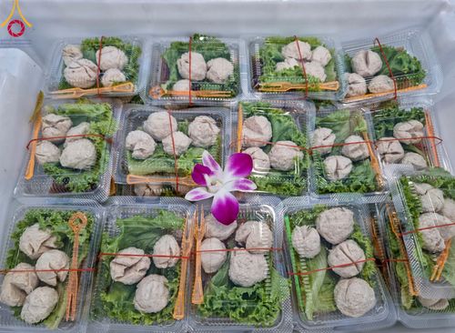 ภาพ No.106727:พิธีถวายภัตตาหารเป็นสังฆทาน แด่คณะพระธรรมยาตราฯ ในโครงการธรรมยาตรากตัญญูบูชา มหาปูชนียาจารย์ พระมงคลเทพมุนี(สด จนฺทสโร) พระผู้ปราบมาร อนุสรณ์สถาน 7 แห่ง ปีที่ 12 วันที่ 6 มกราคม พ.ศ. 2567 ณ อนุสรณ์สถานโลตัสแลนด์ จ.สุพรรณบุรี