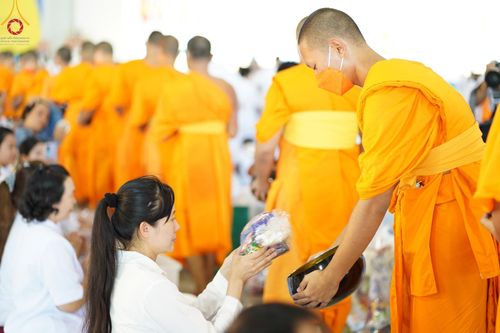 ภาพ No.126554:พิธีตักบาตร ในวันอาทิตย์ต้นเดือนที่ 3 มีนาคม พ.ศ. 2567 ณ บ้านแก้วเรือนทองคุณยายฯ วัดพระธรรมกาย