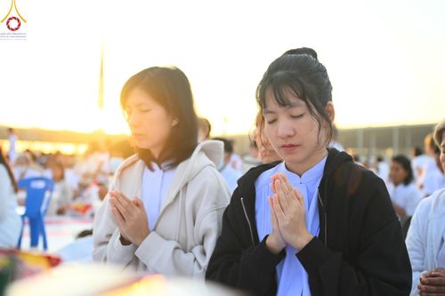 ภาพ No.187774:พิธีตักบาตรฉลองพระใหม่ ต้อนรับพุทธศักราช 2568 ณ ลานธรรมพระมหาธรรมกายเจดีย์ วัดพระธรรมกาย จ.ปทุมธานี วันที่ 1 มกราคม พ.ศ. 2568