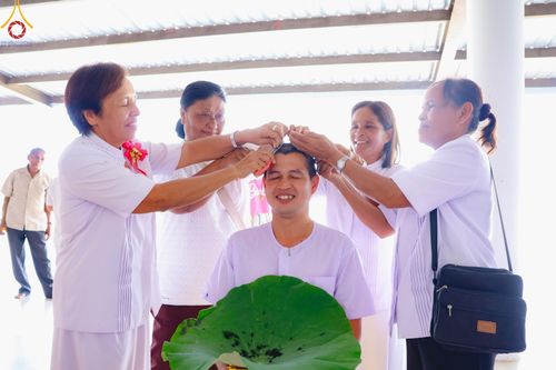 ภาพ No.186496:พิธีตัดปอย ปลงผม เวียนประทักษิณ  มอบบาตรผ้าไตร ขอขมาผู้ปกครอง และพิธีบรรพชาอุปสมบท  โครงการอุปสมบทหมู่บูชาธรรมมหาปูชนียาจารย์  ประจำปี 2567 ณ ศูนย์ปฏิบัติธรรมภาคใต้และวัดคงคาเลียบ อ.บางกล่ำ จ.สงขลา วันอาทิตย์ที่ 8 ธันวาคม พ.ศ. 2567