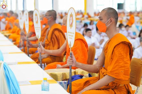 ภาพ No.85402:พิธีถวายมหาสังฆทานคณะสงฆ์ 2000 กว่าวัดทั่วประเทศปีที่ 23, พิธีถวายไทยธรรมคณะสงฆ์ 323 วัด 4 จังหวัดชายแดนภาคใต้, พิธีมอบปัจจัยช่วยเหลือครู 4 จังหวัดชายแดนภาคใต้ ณ สภาธรรมกายสากล วัดพระธรรมกาย ในวันสมาธิโลก อาทิตย์ที่ 6 สิงหาคม พ.ศ. 2566