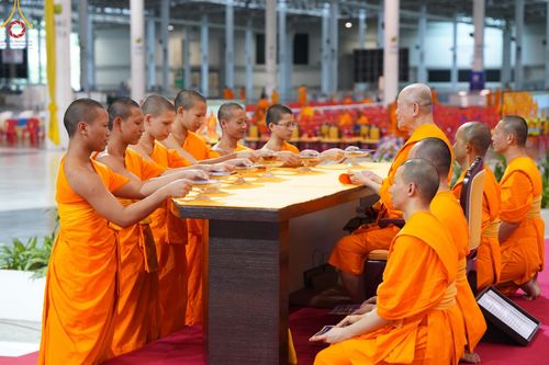 ภาพ No.153235:พิธีมุทิตาสักการะ พระภิกษุ-สามเณร ผู้สอบไล่ได้เปรียญธรรม ประโยค 1-2 ถึงประโยค ป.ธ.9 และบาลีศึกษา ประโยค1-2 ถึง บ.ศ.9 , พิธีมอบดวงแก้วสามเณรผู้ทรงบาลีไวยากรณ์ วัดพระธรรมกาย และ ศูนย์ส่งเสริมศีลธรรมในประเทศและต่างประเทศ วันอาทิตย์ที่ 8 กันยายน พ.ศ.2567