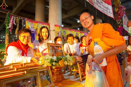 ภาพ No.123612:พิธีถวายสลากภัต แด่พระภิกษุสงฆ์ เพื่อโครงการธรรมยาตรา กตัญญูบูชา มหาปูชนียาจารย์ พระมงคลเทพมุนี (สด จนฺทสโร) พระผู้ปราบมาร อนุสรณ์สถาน 7 แห่ง ปีที่ 12 ระหว่างวันที่ 2 - 31 มกราคม พ.ศ.2567