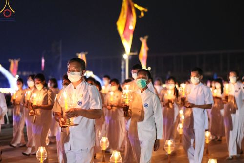 ภาพ No.77233:พิธีจุดมาฆประทีป ในวันมาฆบูชา อาทิตย์ต้นเดือนที่ 6 มีนาคม พ.ศ. 2566 ณ วัดพระธรรมกาย อ.คลองหลวง จ.ปทุมธานี