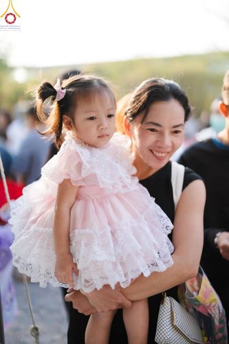 ภาพ No.193904:วัดพระธรรมกาย จัดงานวันเด็กแห่งชาติ ประจำปี พ.ศ.2568 ออกร้านอาหาร 200 ร้าน มอบของขวัญหลายหมื่นชิ้น วันที่ 12 มกราคม พ.ศ. 2568 วัดพระธรรมกาย อ.คลองหลวง จ.ปทุมธานี