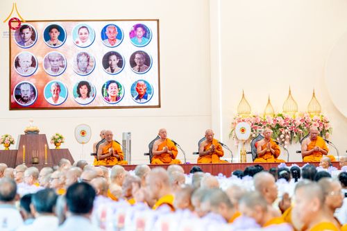 ภาพ No.149469:พิธีทักษิณานุปทานแด่บรรพชนตระกูลผ่องสวัสดิ์ และหมู่ญาติที่ล่วงลับไปแล้ว ประจำปี ครั้งที่ 19 วันพฤหัสบดีที่ 22 สิงหาคม พ.ศ. 2567 ณ พระมหาเจดีย์ทัตตชีโว ศูนย์อบรมเยาวชนกาญจนบุรี