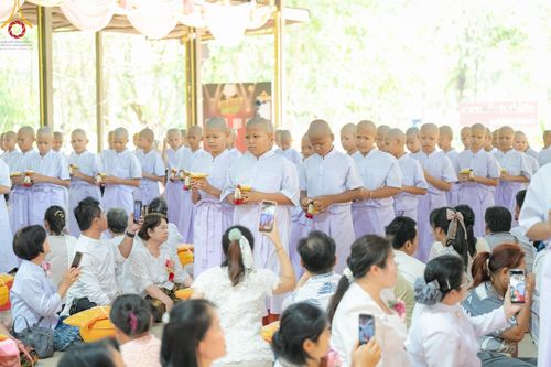 ภาพ No.135089: พิธีบรรพชาสามเณร  พิธีตักบาตรฉลองสามเณรใหม่ วันที่ 1 เมษายน พ.ศ.2567 ในโครงการบรรพชาสามเณรฟื้นฟูพระพุทธศาสนาทั่วไทย ณ ศูนย์ปฏิบัติธรรมแก้วเมืองเลย