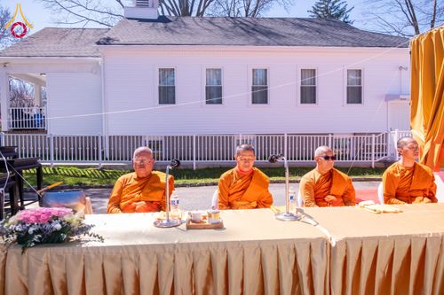 ภาพ No.62417:คณะศิษยานุศิษย์รวมใจสถาปนาและสมโภช ธรรมจักร เพื่ออัญเชิญประดิษฐาน ณ ยอดอุโบสถ 80 ปี หลวงพ่อธัมมชโย วัดพระธรรมกายนิวเจอร์ซี ประเทศสหรัฐอเมริกา  วันอาทิตย์ที่ 7 เมษายน พ.ศ. 2567