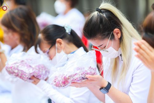 ภาพ No.68935:พิธีต้อนรับพระธรรมยาตรา ในโครงการธรรมยาตรากตัญญูบูชา มหาปูชนียาจารย์ พระมงคลเทพมุนี(สด จนฺทสโร) พระผู้ปราบมาร อนุสรณ์สถาน 7 แห่ง ปีที่ 11 วันที่ 3 มกราคม พ.ศ. 2566 ณ อนุสรณ์สถานมหาวิหารพระมงคลเทพมุนี จ.สุพรรณบุรี