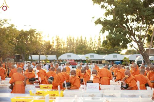 ภาพ No.69872:พิธีถวายภัตตาหารเป็นสังฆทาน แด่คณะพระธรรมยาตราฯ ในโครงการธรรมยาตราฯ ปีที่ 11 ณ อนุสรณ์สถานมหาวิหารพระมงคลเทพมุนี อ.สองพี่น้อง จ.สุพรรณบุรี วันที่ 7 มกราคม พ.ศ. 2566