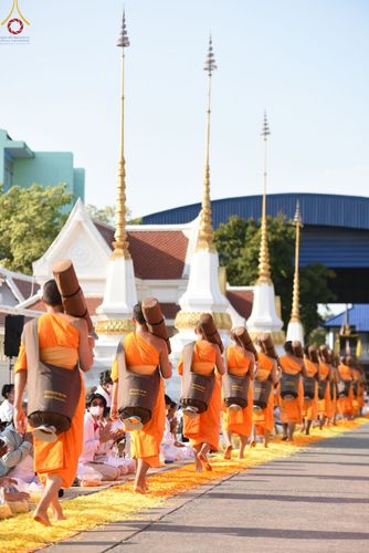 ภาพ No.72294:พิธีต้อนรับพระธรรมยาตรา ในโครงการธรรมยาตรากตัญญูบูชา มหาปูชนียาจารย์ พระมงคลเทพมุนี(สด จนฺทสโร) พระผู้ปราบมาร อนุสรณ์สถาน 7 แห่ง ปีที่ 11 วันที่ 18 มกราคม พ.ศ. 2566 ณ อนุสรณ์สถานลำดับที่ 4 สถานที่เกิดด้วยกายธรรม วัดโบสถ์ (บน) บางคูเวียง อ.บางกรวย จ.นนทบุ