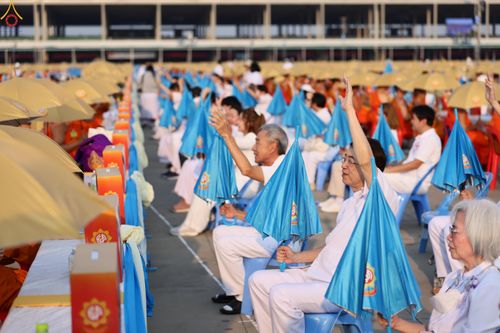 ภาพ No.323988:วันที่ 22 เมษายน พ.ศ.2569 (วันคุ้มครองโลก) พิธีถวายมหาสังฆทาน 40,000 กว่าวัดทั่วประเทศ ณ ลานธรรม พระมหาธรรมกายเจดีย์ วัดพระธรรมกาย