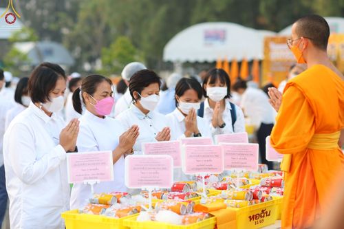 ภาพ No.71813:พิธีถวายภัตตาหารเป็นสังฆทาน แด่คณะพระธรรมยาตราฯ ในโครงการธรรมยาตรากตัญญูบูชา มหาปูชนียาจารย์ พระมงคลเทพมุนี(สด จนฺทสโร) พระผู้ปราบมาร อนุสรณ์สถาน 7 แห่ง ปีที่ 11 วันที่ 17 มกราคม พ.ศ. 2566