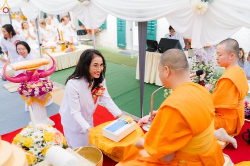 ภาพ No.286176:วันที่ 13 กรกฎาคม พ.ศ. 2568  พิธีทอดผ้าป่าฉลอง 13 ปี  วัดพระธรรมกายสวิตเซอร์แลนด์