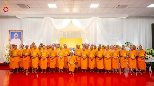 ภาพ No.315881:วันพฤหัสบดีที่ 26 มีนาคม พ.ศ. 2569 พิธีบำเพ็ญกุศล คุณพ่อณรงค์ จินตมากุล  สิริอายุ 99 ปี 11 เดือน โยมบิดา พระครูปลัดรัตนวีรวัฒน์ (รังสฤษดิ์ อิทฺธิจินตโก) ที่ปรึกษาเจ้าคณะจังหวัดปทุมธานี เจ้าอาวาสวัดพระธรรมกาย  ณ ห้องปลูกศรัทธา 2 วัดพระธรรมกาย ปทุมธานี