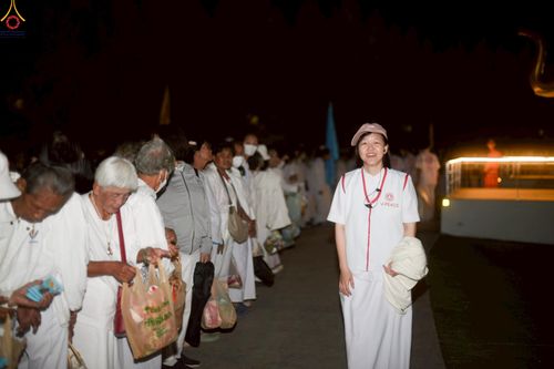 ภาพ No.306591:ภาพเบื้องหลังอาสาสมัครรวมใจ ชุดที่ 5 ในโครงการธรรมยาตรา กตัญญูบูชา มหาปูชนียาจารย์ พระมงคลเทพมุนี(สด จนฺทสโร) พระผู้ปราบมาร อนุสรณ์สถาน 7 แห่ง ปีที่ 14