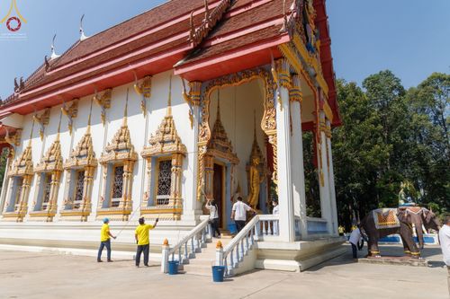 ภาพ No.71705:พระธรรมยาตรา ปฏิบัติศาสนกิจ ทำนุบำรุงศาสนสถาน, สวดธรรมจักร ,ปฏิบัติธรรม ร่วมกับชุมชน,นักเรียนเด็กดีวีสตาร์ และร่วมพิธีทอดผ้าป่าบำรุงศาสนสถาน ในโครงการธรรมยาตรากตัญญูบูชา มหาปูชนียาจารย์ พระมงคลเทพมุนี(สด จนฺทสโร) พระผู้ปราบมาร อนุสรณ์สถาน 7 แห่ง ปีที่ 11