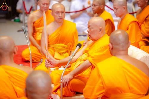 ภาพ No.137811:พิธีอุปสมบทสามเณรอุทิศชีวิต 11 รูป วันวิสาขบูชา พุธที่ 22 พฤษภาคม พ.ศ.2567 ณ อุโบสถ วัดพระธรรมกาย