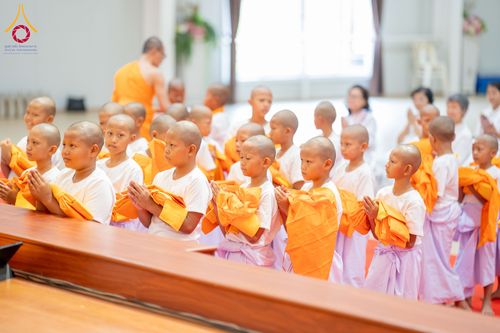 ภาพ No.318697:วันที่ 29 มีนาคม พ.ศ. 2569 พิธีเวียนประทักษิณ มอบผ้าไตร บรรพชาสามเณร  ณ ศูนย์อบรมเยาวชนกาญบุรี