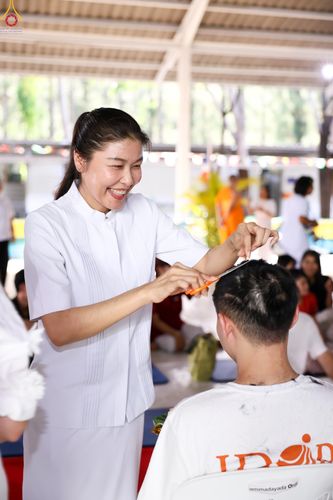 ภาพ No.338309:วันอาทิตย์ที่ 5 กรกฎาคม พศ.2569 พิธีตัดปอยผมธรรมทายาทนานาชาติ IDOP รุ่นที่ 21 จากประเทศจีน มาเลเซีย สิงคโปร์ และไต้หวัน ณ โถงช้าง วัดพระธรรมกาย