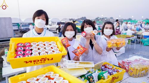 ภาพ No.73900:พิธีถวายภัตตาหารเป็นสังฆทาน แด่คณะพระธรรมยาตราฯ ในโครงการธรรมยาตรากตัญญูบูชา มหาปูชนียาจารย์ พระมงคลเทพมุนี(สด จนฺทสโร) พระผู้ปราบมาร อนุสรณ์สถาน 7 แห่ง ปีที่ 11 วันที่ 23 มกราคม พ.ศ. 2566