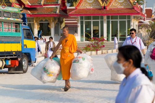 ภาพ No.300625:ภาพเบื้องหลังอาสาสมัครรวมใจ ชุดที่ 3 ในโครงการธรรมยาตรา กตัญญูบูชา มหาปูชนียาจารย์ พระมงคลเทพมุนี(สด จนฺทสโร) พระผู้ปราบมาร อนุสรณ์สถาน 7 แห่ง ปีที่ 14