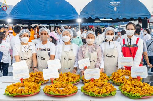 ภาพ No.74421:พิธีถวายภัตตาหารเป็นสังฆทาน แด่คณะพระธรรมยาตราฯ ในโครงการธรรมยาตรากตัญญูบูชา มหาปูชนียาจารย์ พระมงคลเทพมุนี(สด จนฺทสโร) พระผู้ปราบมาร อนุสรณ์สถาน 7 แห่ง ปีที่ 11 วันที่ 26 มกราคม พ.ศ. 2566