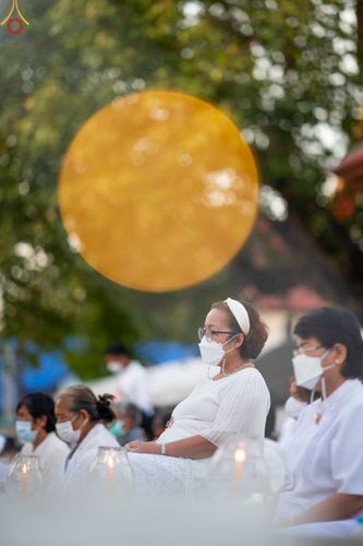 ภาพ No.73281:พิธีจุดประทีปถวายเป็นพุทธบูชา และบูชาธรรมมหาปูชนียาจารย์ ในโครงการธรรมยาตรากตัญญูบูชา มหาปูชนียาจารย์ พระมงคลเทพมุนี(สด จนฺทสโร) พระผู้ปราบมาร ปีที่ 11 ณ อนุสรณ์สถานลำดับที่ 4 สถานที่เกิดด้วยกายธรรม วัดโบสถ์ (บน) บางคูเวียง อ.บางกรวย จ.นนทบุรี วันที่ 21 