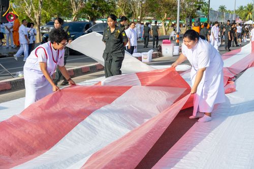 ภาพ No.281546:วันอาทิตย์ที่ 28 ธันวาคม พ.ศ.2568 ตักบาตรพระ 1000 รูป ปีที่ 1 ทำบุญเมืองสตูลส่งท้ายปี ณ หน้าโรงเรียนสตูลวิทยา จ.สตูล