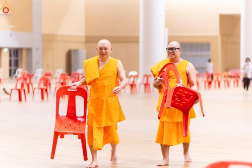 ภาพ No.322756:วันที่ 15-18 เมษายน พ.ศ.2569 การเเตรียมโต๊ะฉัน , เตรียมจุดพักค้าง , เรียงเก้าอี้ , เรียงกล่องไทยธรรม  เพื่องานถวายมหาสังฆทาน 40,000 กว่าวัดทั่วประเทศ วันคุ้มครองโลก 22 เมษายน พ.ศ.2569 วัดพระธรรมกาย