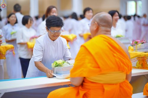 ภาพ No.329080:วันอาทิตย์ที่ 17 พฤษภาคม พ.ศ.2569 พิธีร่วมบุญการศึกษาพระภิกษุสามเณร (หนังสือบาลี นักธรรม ทางก้าวหน้า World-Pec) ณ ห้องแก้วสารพัดนึก 2 วัดพระธรรมกาย