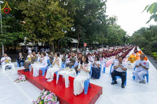 ภาพ No.351502:วันที่ 22 กันยายน พ.ศ. 2569  พิธีตักบาตรสามเณรธรรมทายาท โครงการบรรพชาพัฒนาคุณธรรม จริยธรรม  สำหรับนักเรียนนายสิบตำรวจ (นสต.) รุ่นที่ 16 ศูนย์ฝึกอบรมตำรวจภูธรภาค 1  ณ วัดพระพุทธบาทราชวรมหาวิหาร