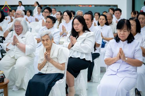 ภาพ No.314529:วันศุกร์ที่ 20 มีนาคม พ.ศ. 2569 พิธีบำเพ็ญกุศล คุณพ่อณรงค์ จินตมากุล โยมบิดา พระครูปลัดรัตนวีรวัฒน์ (รังสฤษดิ์ อิทฺธิจินตโก) ที่ปรึกษาเจ้าคณะจังหวัดปทุมธานี เจ้าอาวาสวัดพระธรรมกาย  ณ ห้องปลูกศรัทธา 2 วัดพระธรรมกาย ปทุมธานี