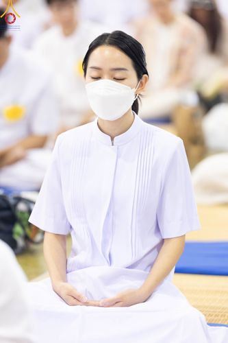ภาพ No.105488:พิธีปฏิบัติธรรมและพิธีบูชาข้าวพระ ในวันจันทร์ที่ 1 มกราคม พ.ศ. 2567 ณ สภาธรรมกายสากล วัดพระธรรมกาย