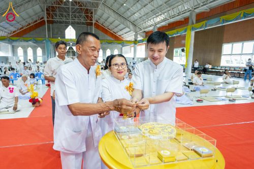 ภาพ No.315708:วันอาทิตย์ ที่ 22 มีนาคม พ.ศ. 2569 พิธีทอดผ้าป่าฉลองพระประธาน พิธีประดิษฐานพระบรมสารีริกธาตุในองค์พระประธาน พิธีจารึกชื่อบรรจุในแผ่นฌาน ณ ศูนย์ปฏิบัติธรรมสมุทรปราการ (บางบ่อ)