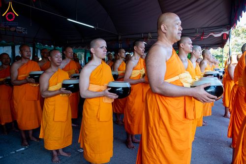 ภาพ No.288111:วันที่ 4 มกราคม พ.ศ. 2569 พิธีถวายภัตตาหารเป็นสังฆทาน แด่พระธรรมยาตรา ในโครงการธรรมยาตรา กตัญญูบูชา มหาปูชนียาจารย์ พระมงคลเทพมุนี(สด จนฺทสโร) พระผู้ปราบมาร อนุสรณ์สถาน 7 แห่ง ปีที่ 14 ณ อนุสรณ์สถานมหาวิหารพระมงคลเทพมุนี (โลตัสแลนด์) อ.สองพี่น้อง จ.สุพรร