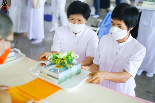 ภาพ No.81177:พิธีถวายหนังสือธรรมะ บาลี นักธรรม ทางก้าวหน้า วันเสาร์ที่ 27 พฤษภาคม พ.ศ. 2566 ณ บ้านแก้วเรือนทองคุณยายอาจารย์ฯ สภาธรรมกายสากล